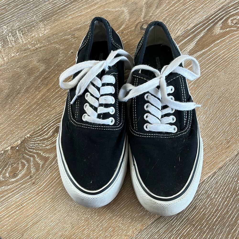 Black low shoe women’s size 8